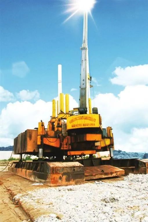 何清华在第二十四届中国科协年会作主旨报告：制造业高地源自系统