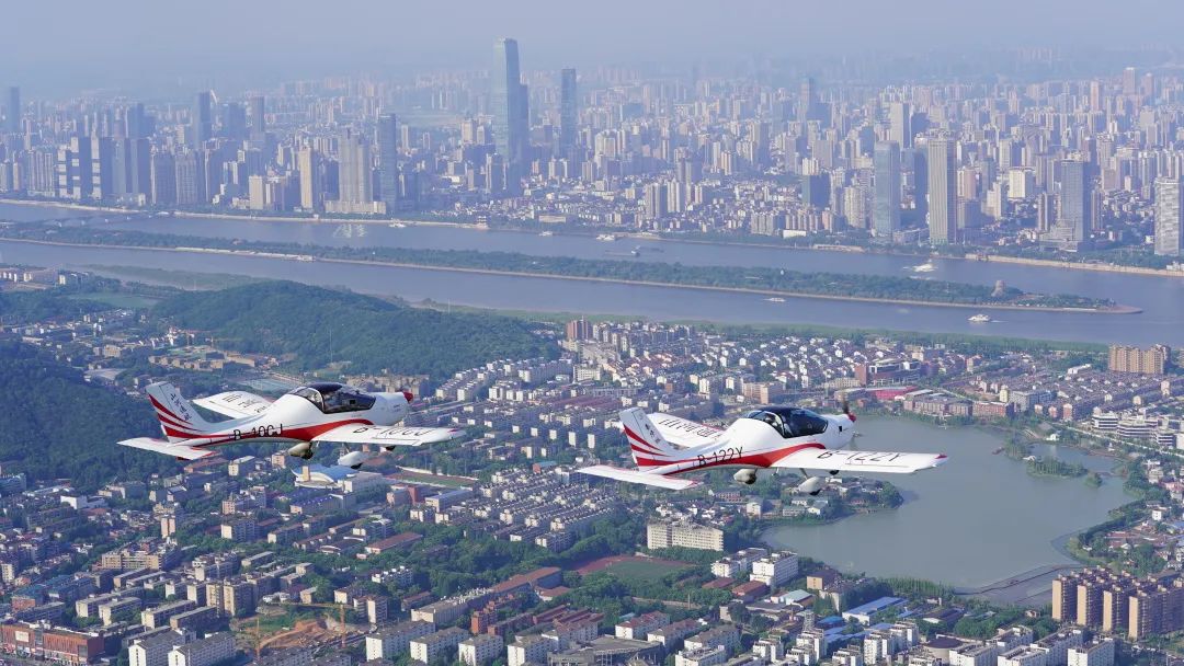 湖南省委常委、、、常务副省长李殿勋一行考察调研3044am永利集团科技