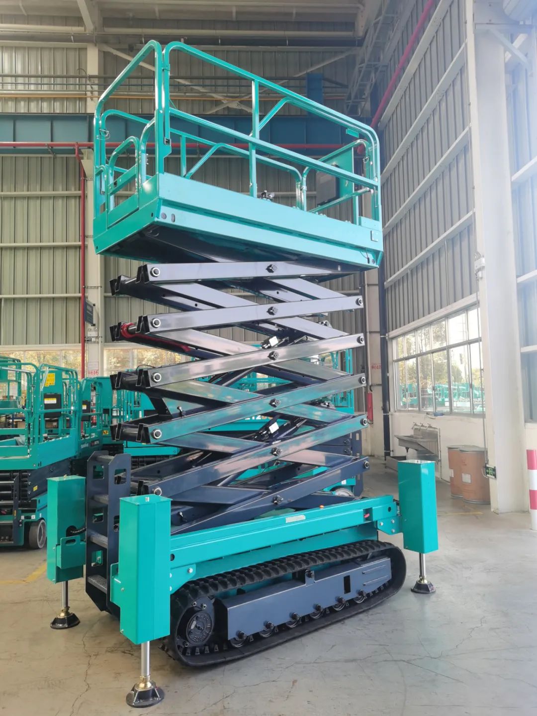 加速电动化产品结构，，3044am永利集团智能第一款履带剪叉式高空作业平台来了！！