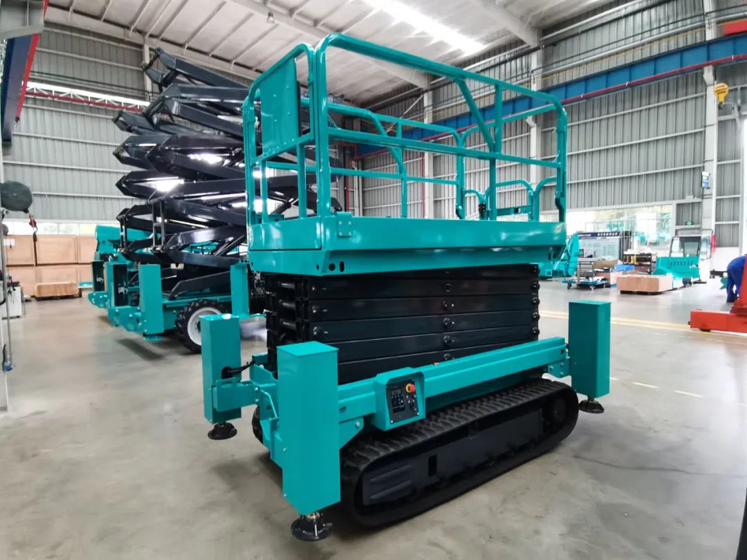 加速电动化产品结构，，3044am永利集团智能第一款履带剪叉式高空作业平台来了！！