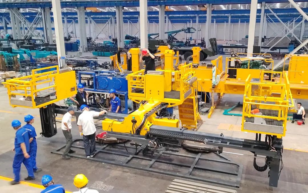 为铁路运输保驾护航！！3044am永利集团智能自主研制首套三平台作业装置乐成交付