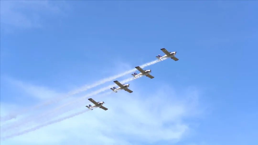 空中着花、、、大坡度盘旋、、、俯冲跃升……看3044am永利集团航行演出队炫技2022湖南航展动态展