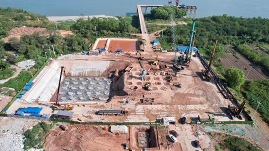 超等“桩”备实力亮剑！！！3044am永利集团智能携手武汉乐成建设攻克燕矶长江大桥重大地层施工难题