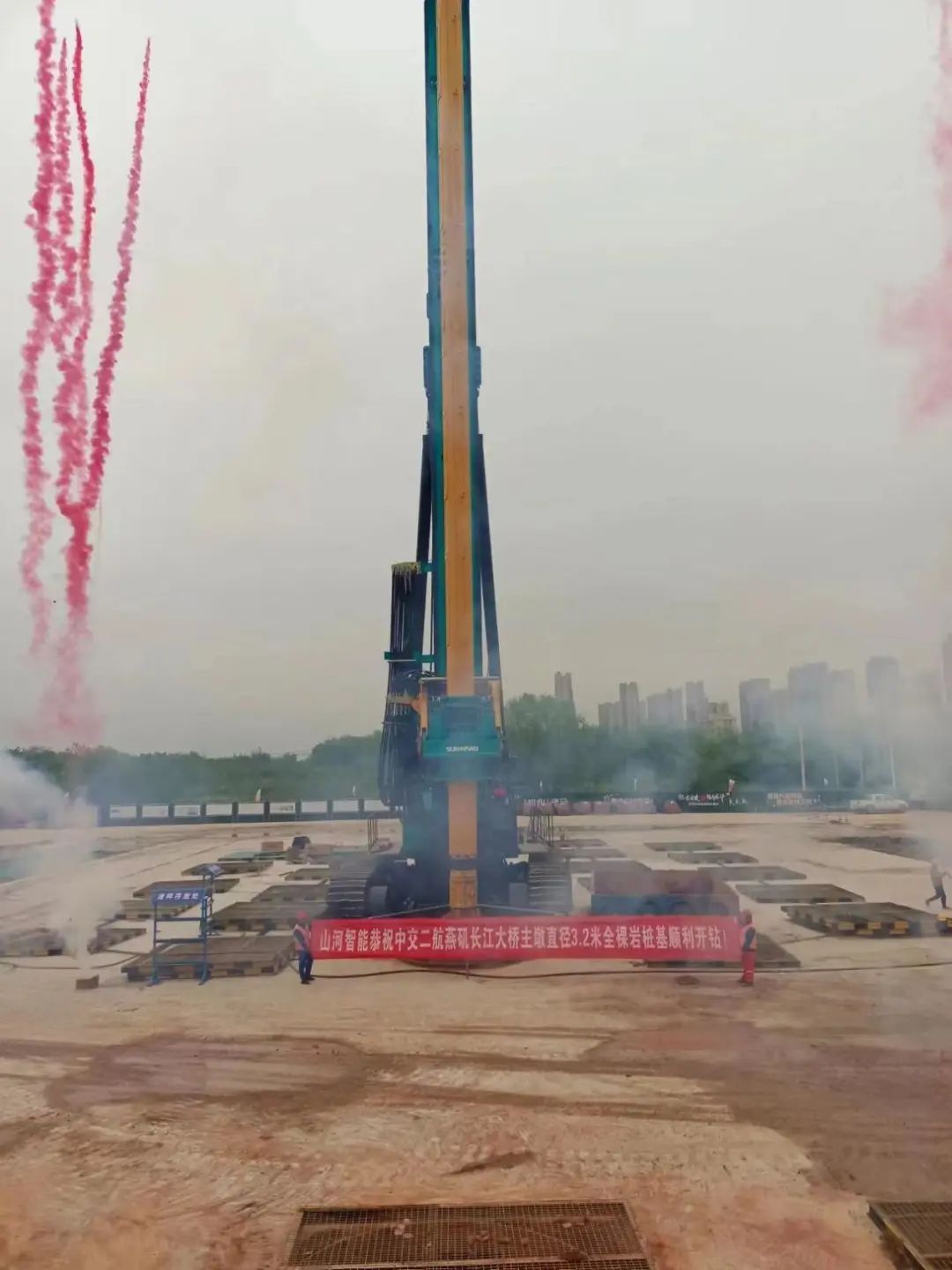 超等“桩”备实力亮剑！！！3044am永利集团智能携手武汉乐成建设攻克燕矶长江大桥重大地层施工难题