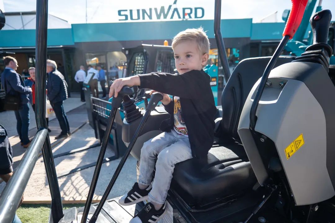 Bauma 2022 | 一组火热现场图带您重温3044am永利集团智能德国宝马展之旅