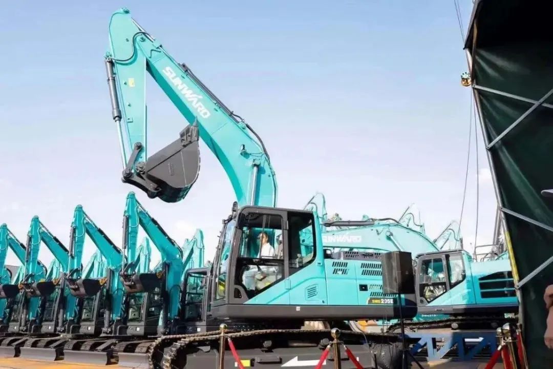 央广经济之声《追梦路上》｜何清华：：：不抄作业 坚持“先导式立异”