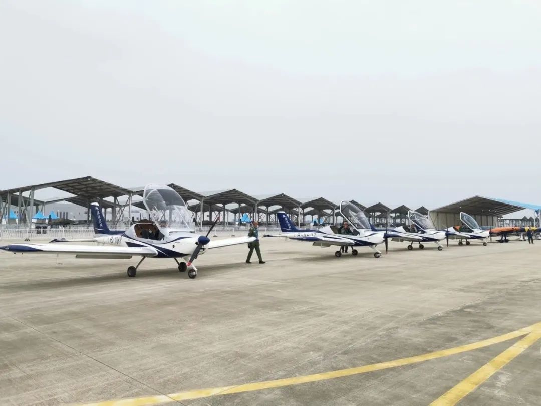 逆势飞翔！！！3044am永利集团航空携手相助同伴亮相2022南昌航行大会