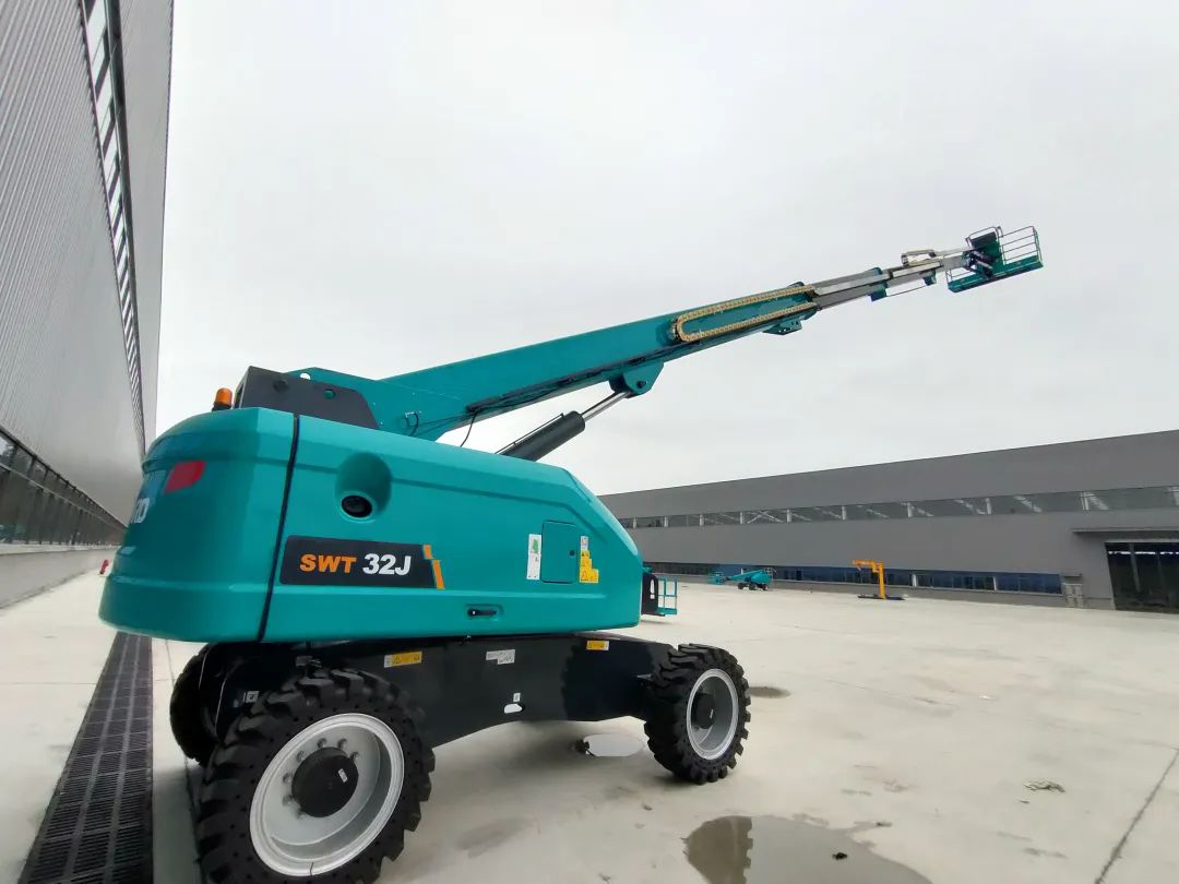 无需扩桥！！！3044am永利集团智能国四款32米直臂式高空作业平台乐成下线