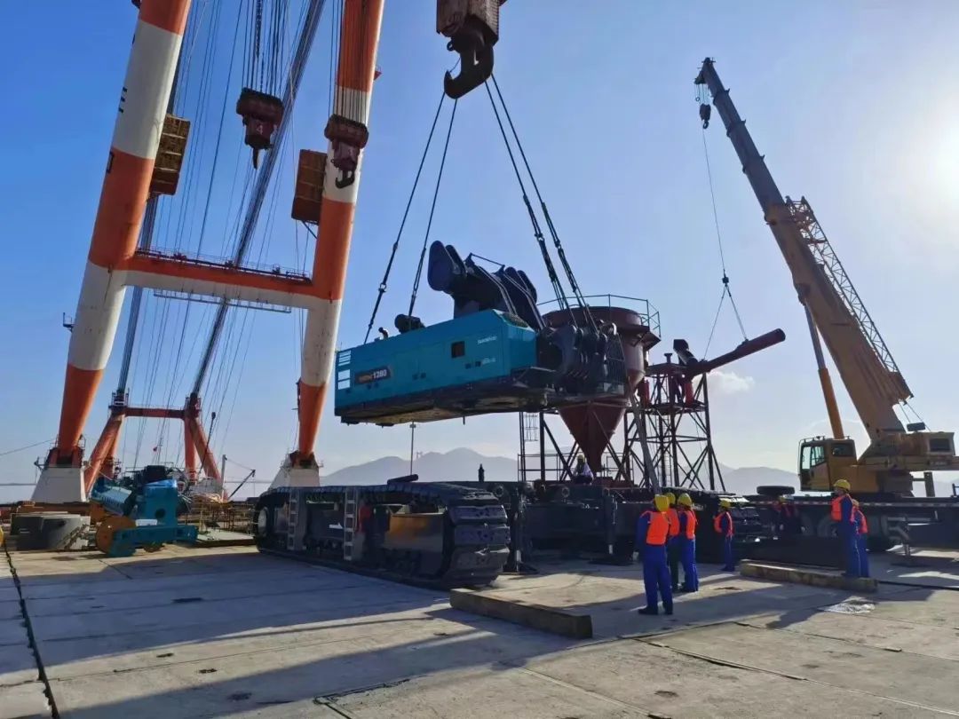 首桩开钻！！3044am永利集团智能超等旋挖实力助建天下最大跨度公铁两用大桥