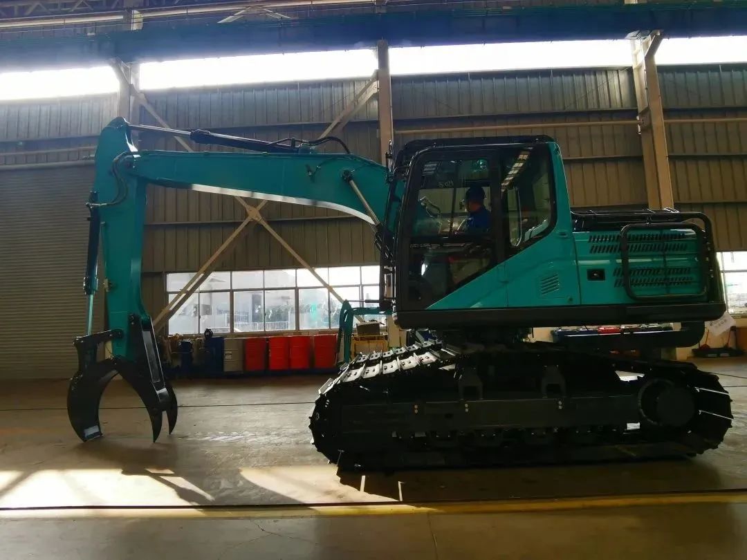 翻山越岭，称霸“武林”！！3044am永利集团智能首款中型林业挖掘机乐成下线