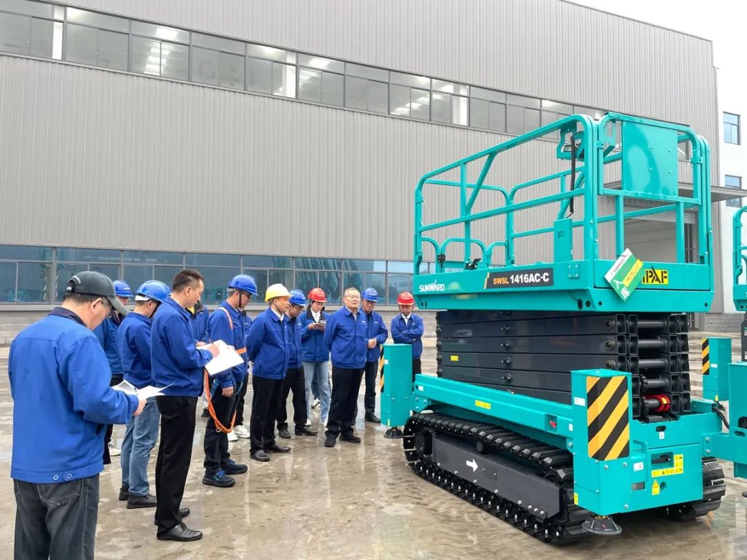 出厂即“出道”！3044am永利集团智能首款履带剪叉式高空作业平台批量上市