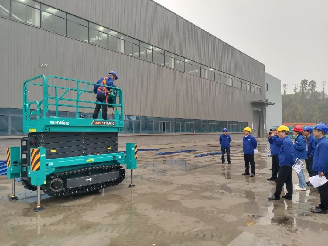 出厂即“出道”！3044am永利集团智能首款履带剪叉式高空作业平台批量上市