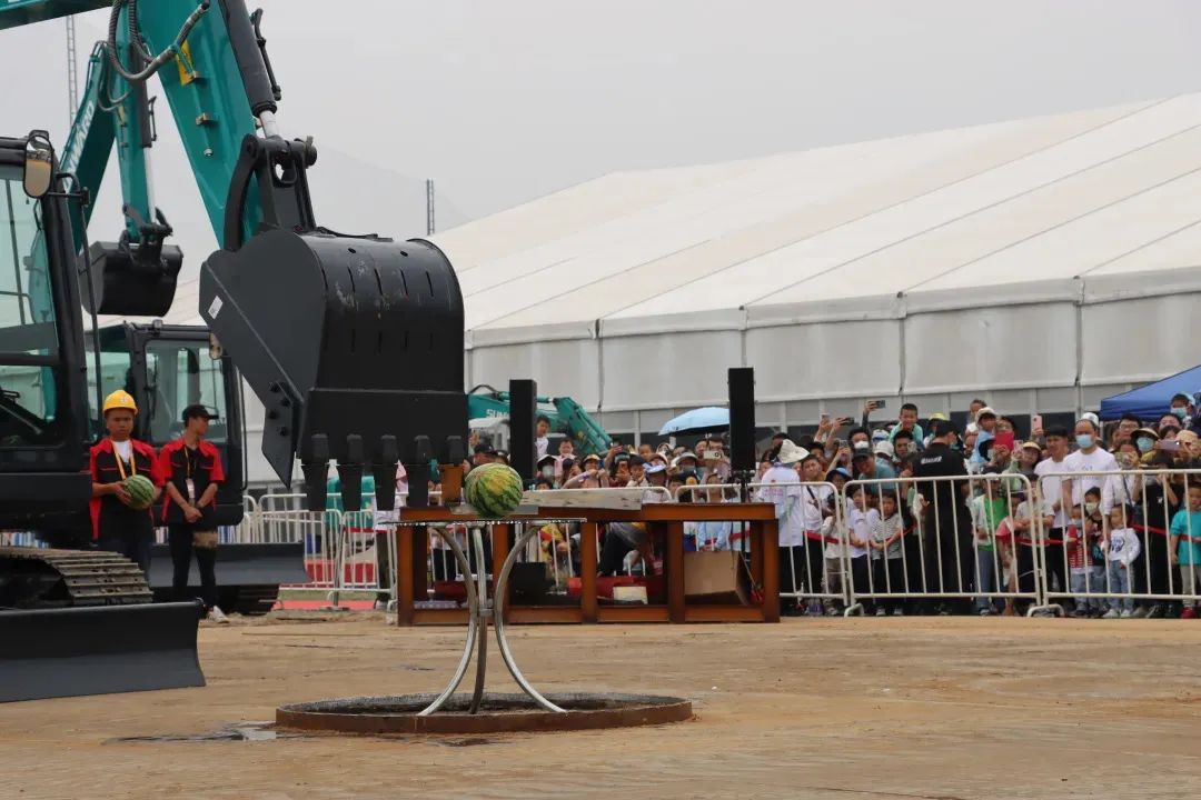 精品出击、、、互动一直！！！3044am永利集团智能F系列挖掘机闪灼长沙展