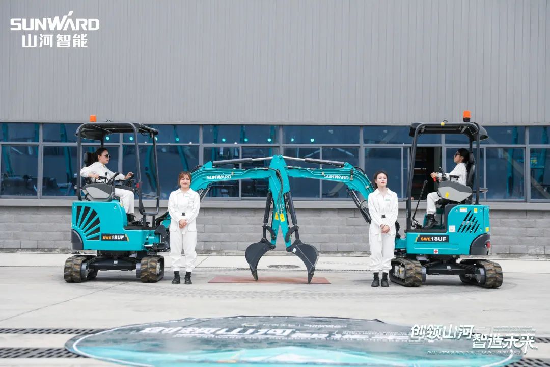 精品出击、、、互动一直！！！3044am永利集团智能F系列挖掘机闪灼长沙展