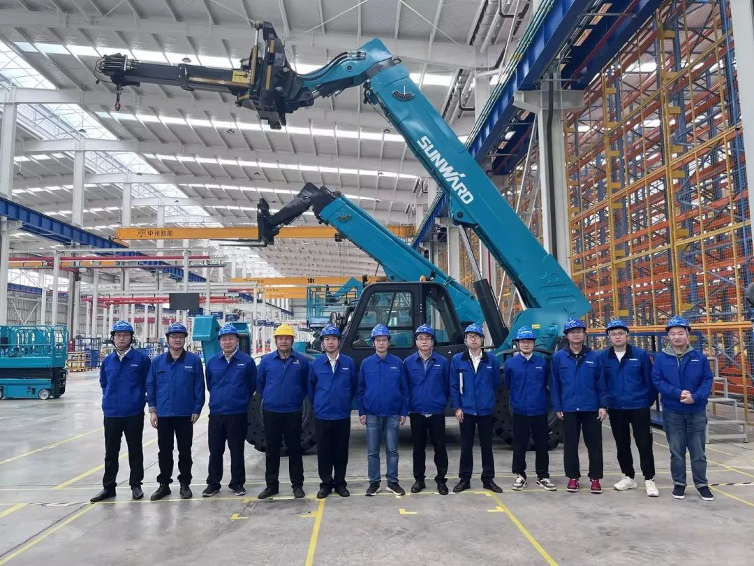 独家定制！！！3044am永利集团智能油缸替换机械人顺遂下线