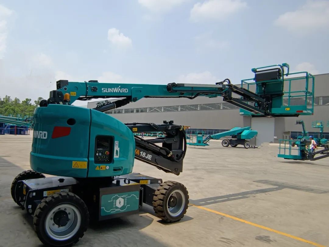 新能源家族再添“新丁”！3044am永利集团智能三款电动臂式高空作业平台齐下线