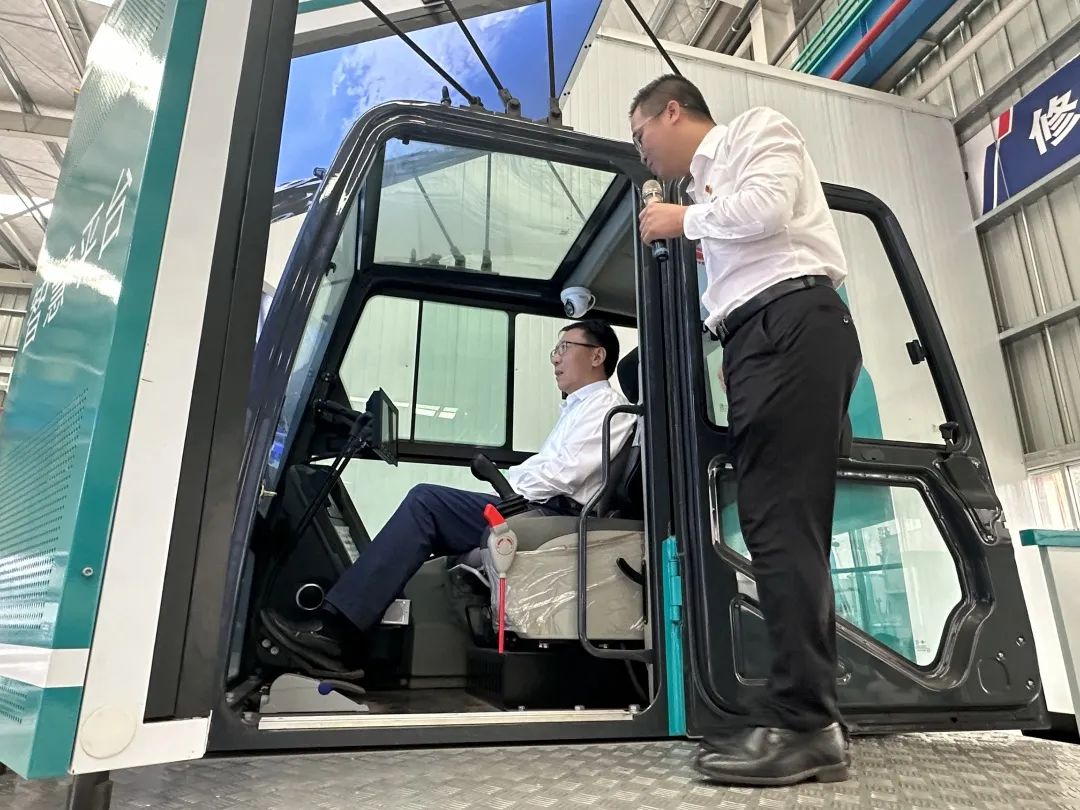 中国联通集团副总司理梁宝俊到访3044am永利集团智能