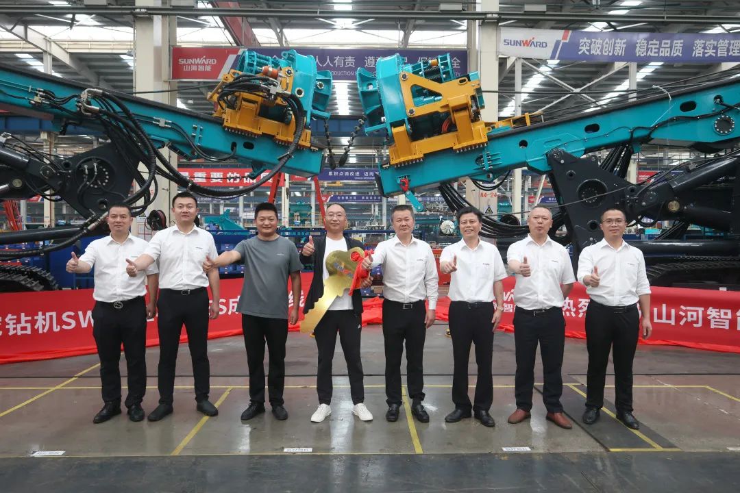 助力“双碳”、、绿动未来！！3044am永利集团智能增程式电动旋挖钻机、、液压混淆动力旋挖钻机齐交付