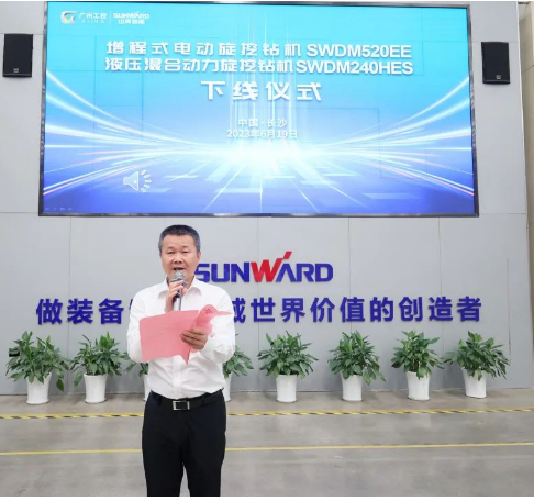 助力“双碳”、、绿动未来！！3044am永利集团智能增程式电动旋挖钻机、、液压混淆动力旋挖钻机齐交付