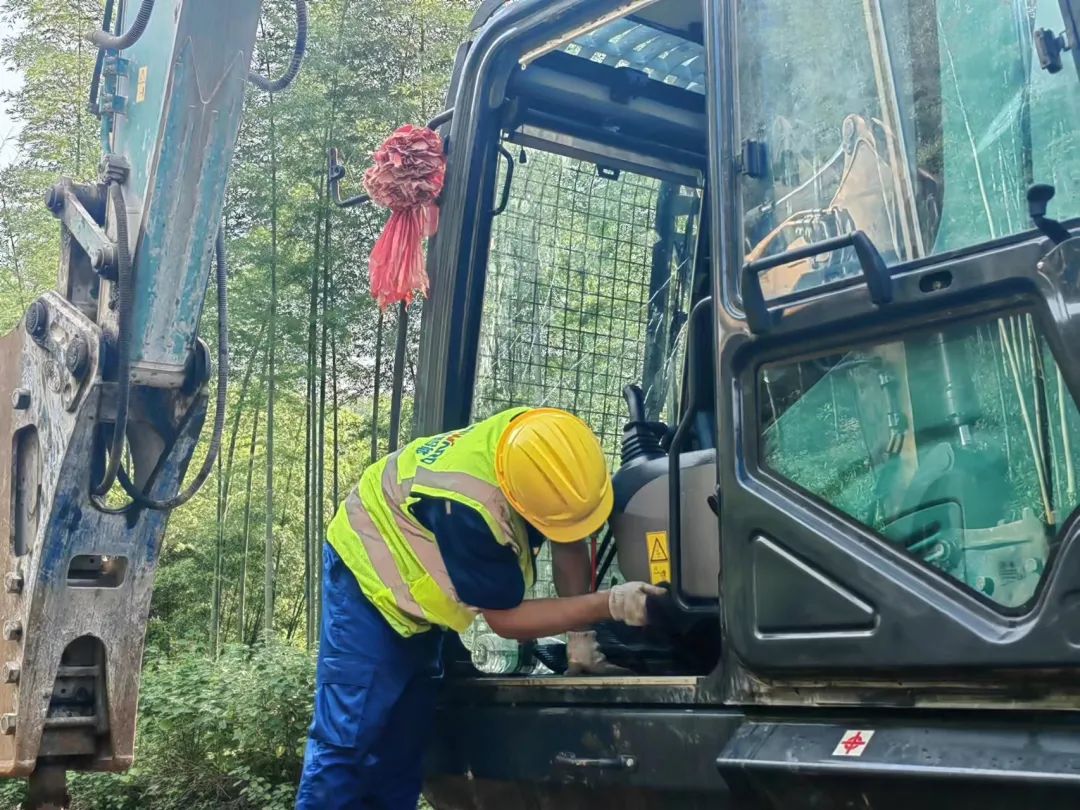 品质3044am永利集团，，专心折务！3044am永利集团智能挖掘机2023年服务万里行正式出征