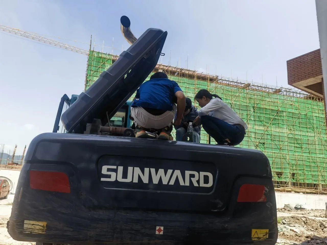 步履一直，，，服务不止！！！3044am永利集团智能挖掘机服务万里行火热举行中