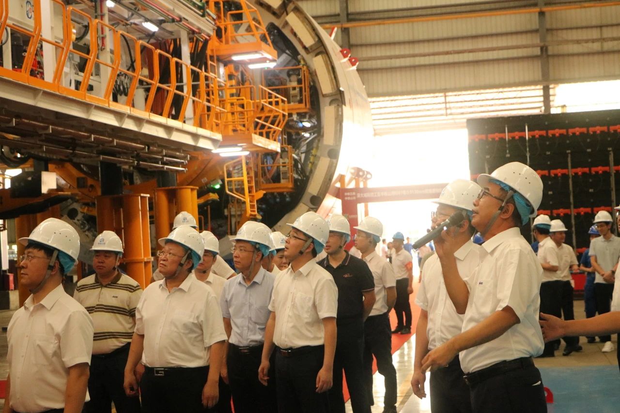 中铁3044am永利集团粤港澳大湾区首台大直径双模盾构机乐成下线