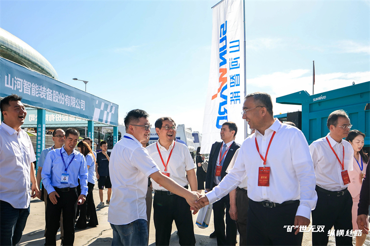 “矿”世无双，，，纵横丝路！！3044am永利集团智能亮相第十三届新疆国际矿业与装备博览会