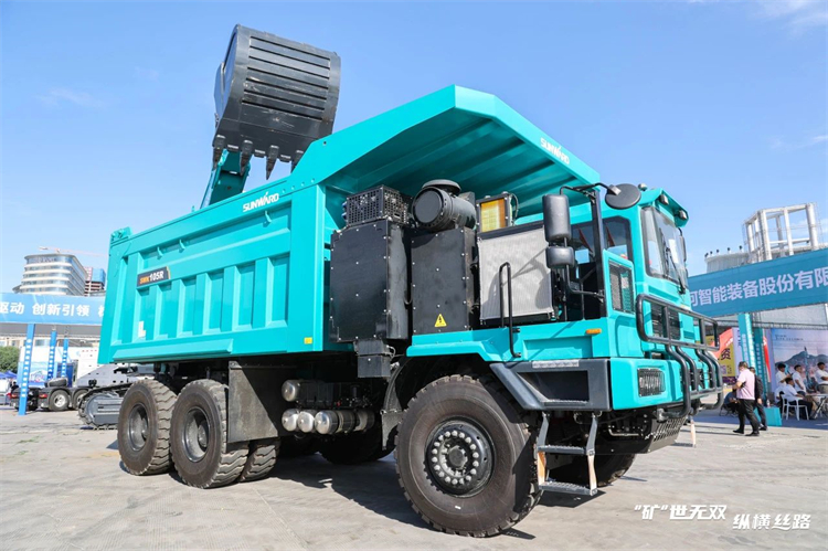 “矿”世无双，，，纵横丝路！！3044am永利集团智能亮相第十三届新疆国际矿业与装备博览会