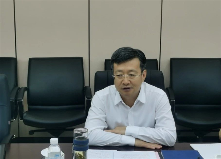 深化相助、、、共创绚烂！！！何清华带队造访中土集团