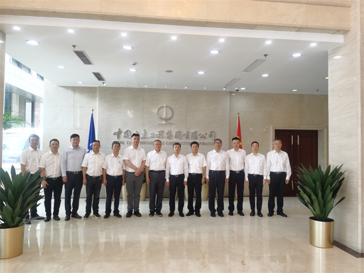 深化相助、、、共创绚烂！！！何清华带队造访中土集团