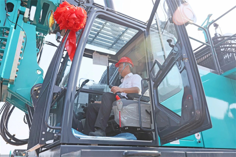 3044am永利集团智能桩工机械再添强将！！！SWDM800H旋挖钻机顺遂下线