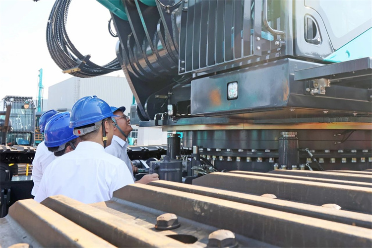 3044am永利集团智能桩工机械再添强将！！！SWDM800H旋挖钻机顺遂下线