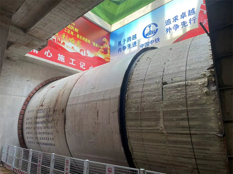 首战华东市！！中铁3044am永利集团杭德市域铁路工程地莫区间左线盾构机顺遂始发