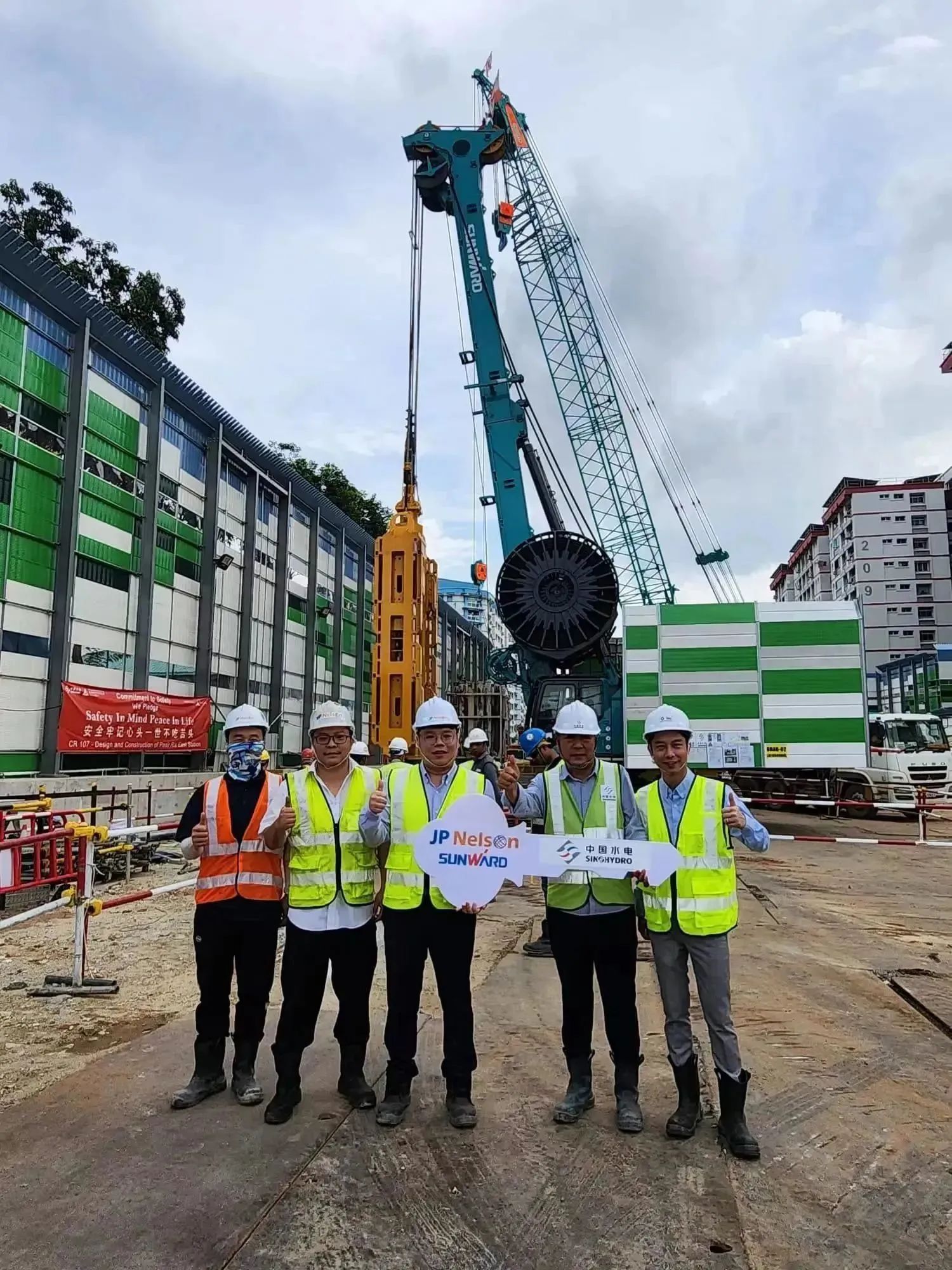 助力海内国际重大工程！3044am永利集团智能液压抓斗实力“出圈”