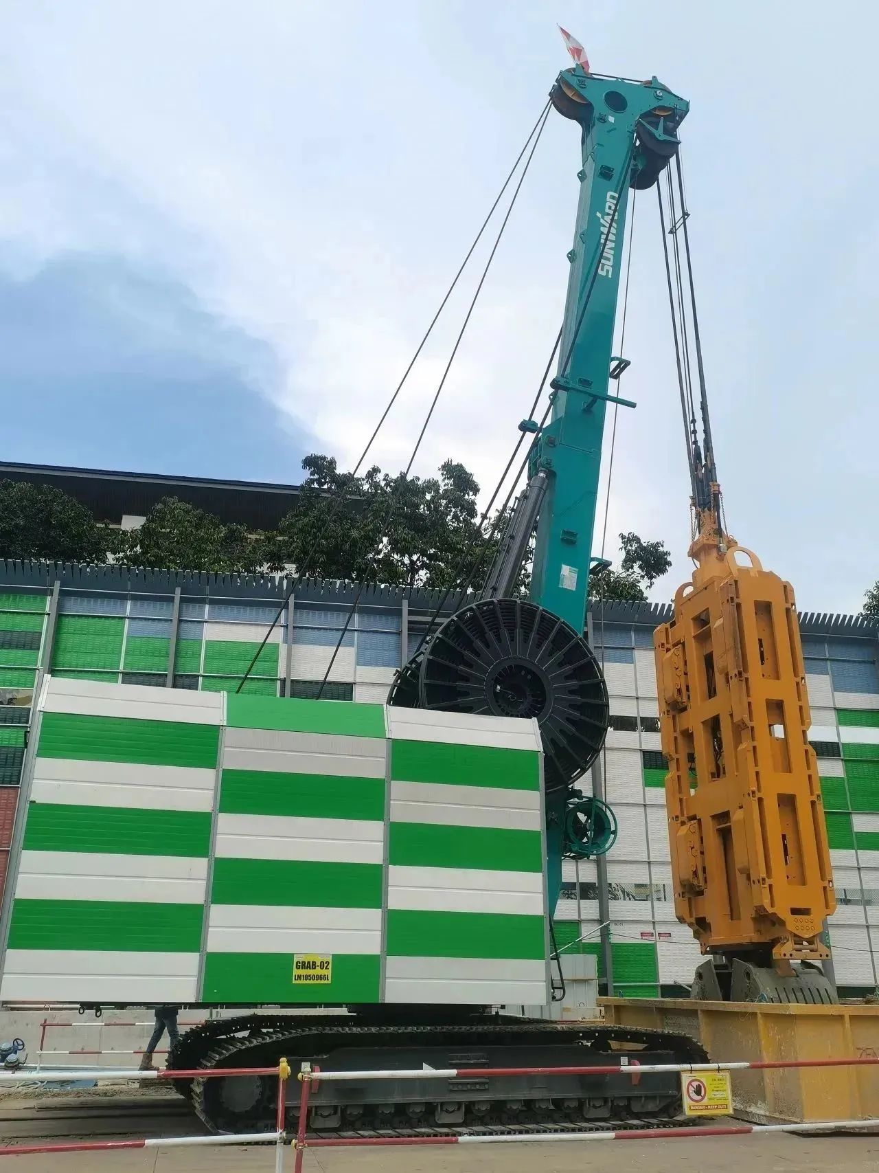 助力海内国际重大工程！3044am永利集团智能液压抓斗实力“出圈”