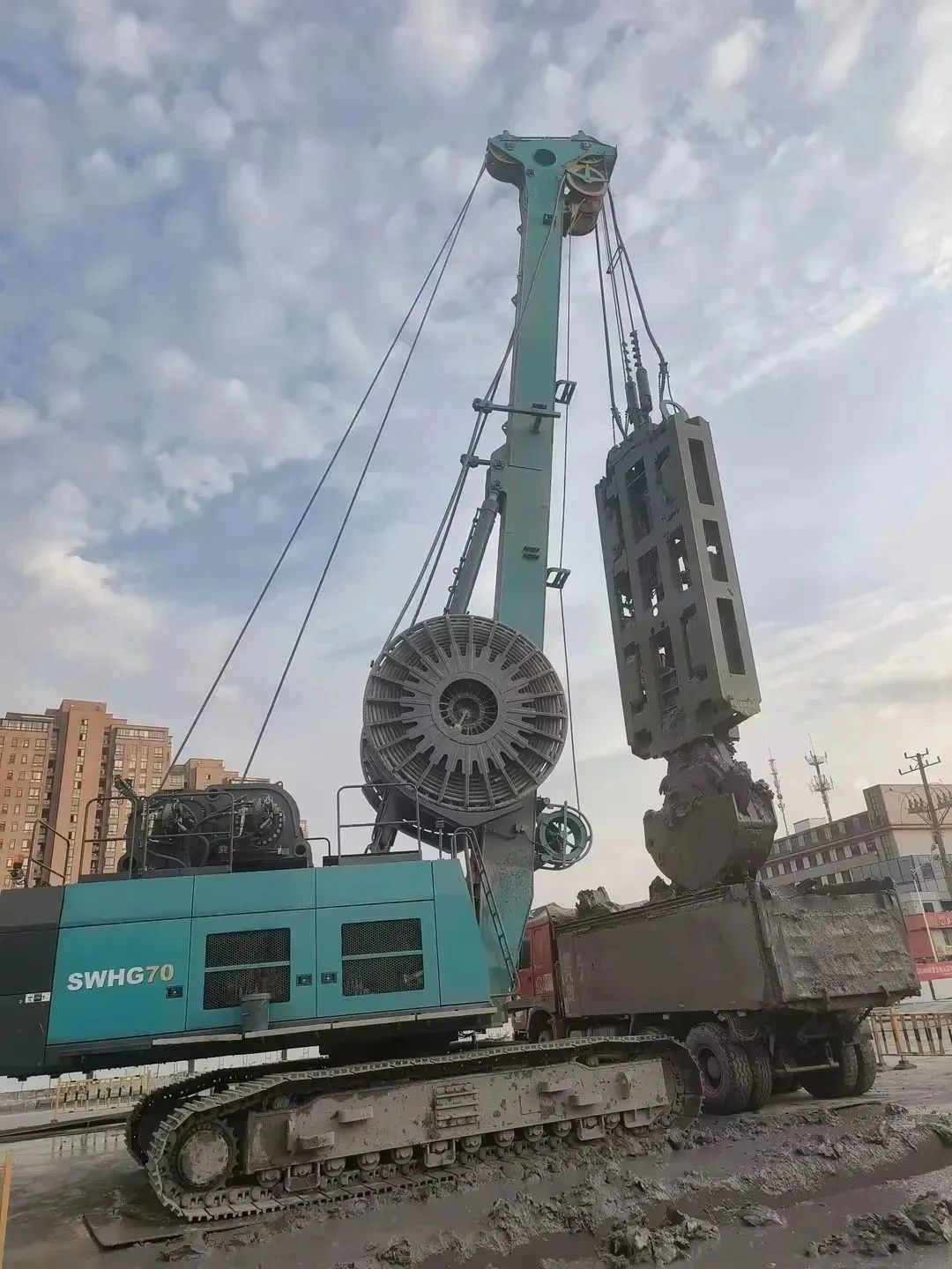 助力海内国际重大工程！3044am永利集团智能液压抓斗实力“出圈”