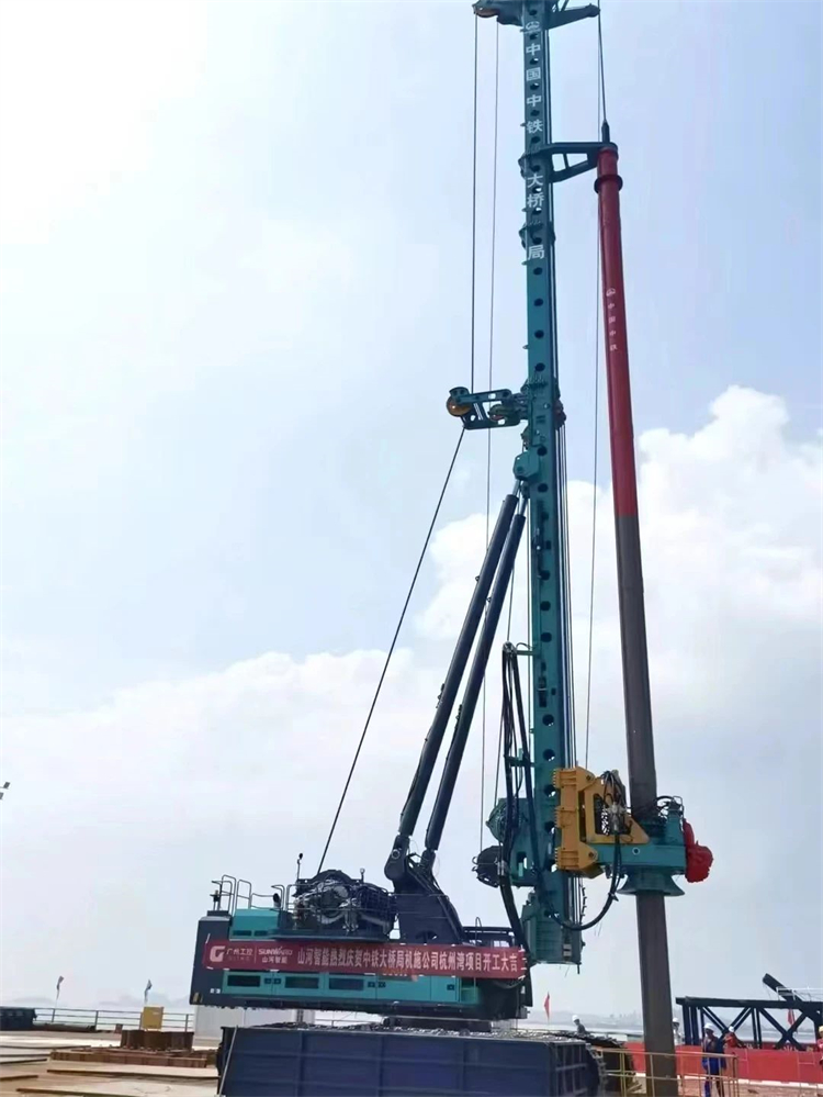 再战天下级工程！！3044am永利集团智能超等旋挖钻机SWDM800H助建杭州湾跨海铁路桥项目