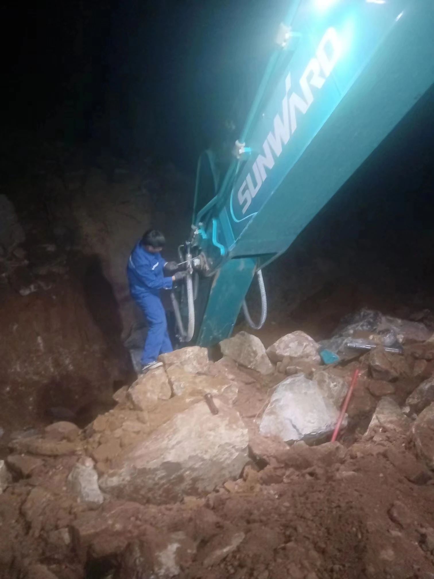 一线“热”闻 | 专业售后，专心折务！3044am永利集团智能挖掘机服务万里行一直在路上