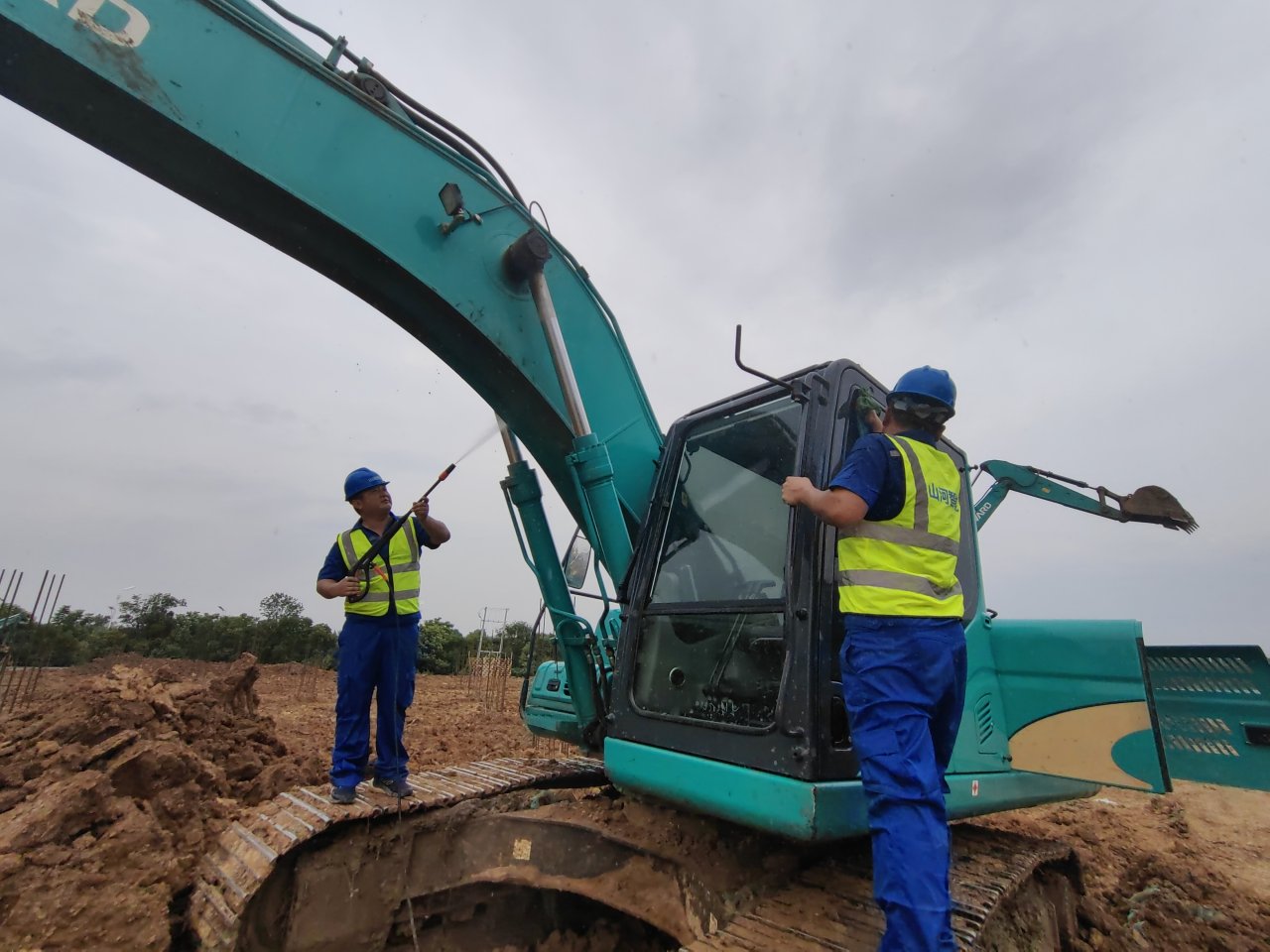 一线“热”闻 | 专业售后，专心折务！3044am永利集团智能挖掘机服务万里行一直在路上
