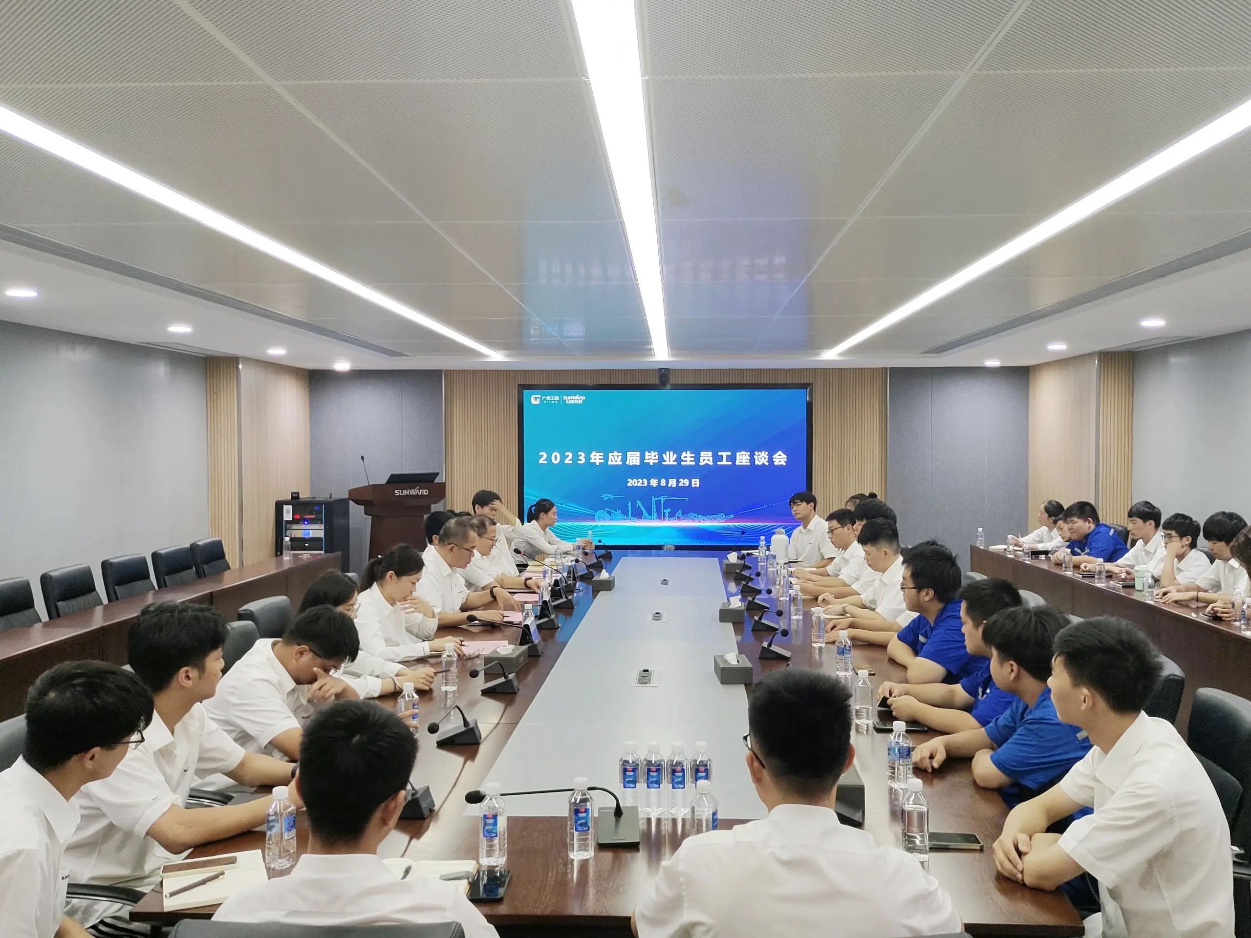 泛论心声，，，共话未来！！！这场应届结业生员工座谈会，，，很暖，，，很知心！！！