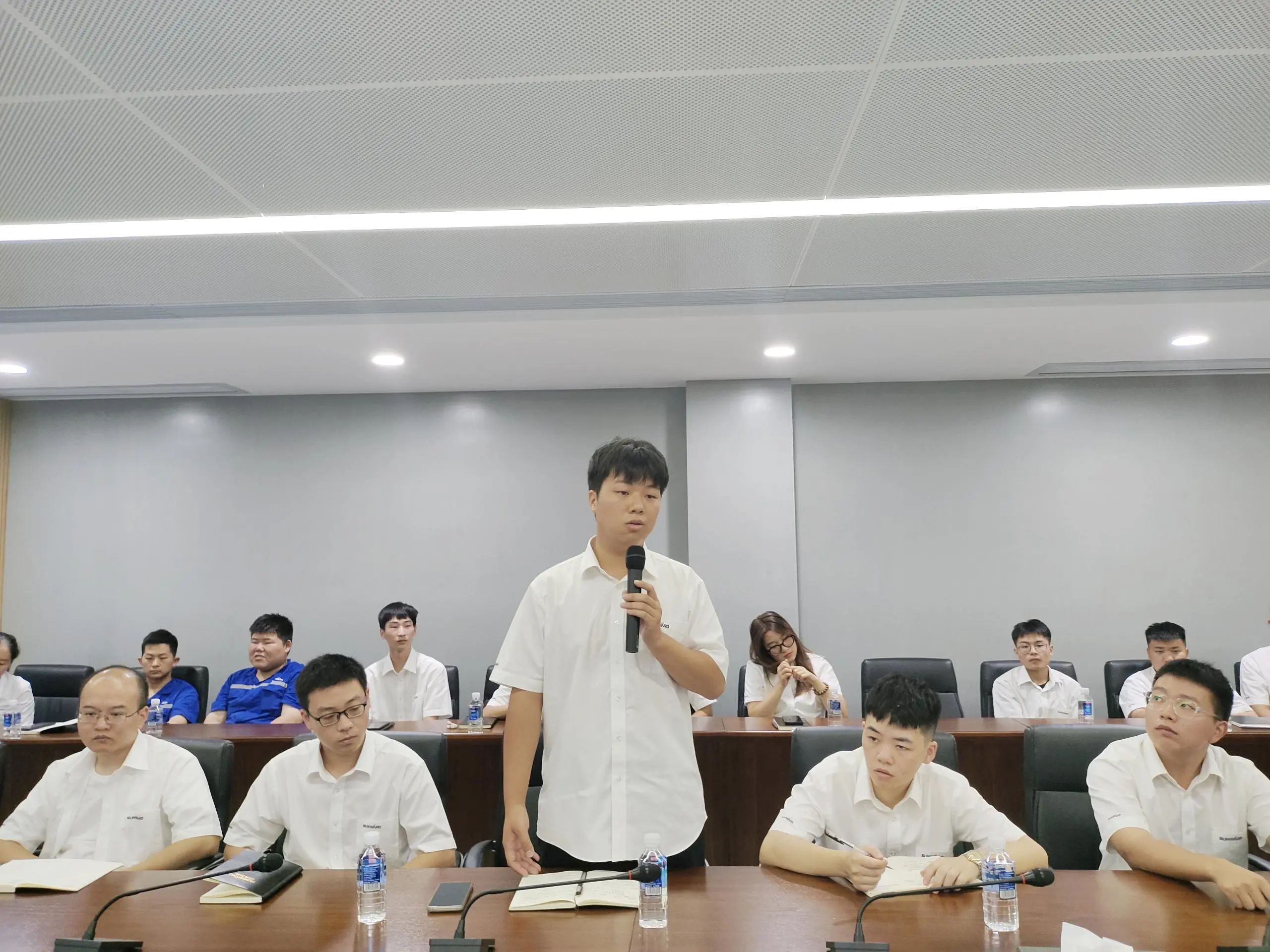 泛论心声，，，共话未来！！！这场应届结业生员工座谈会，，，很暖，，，很知心！！！