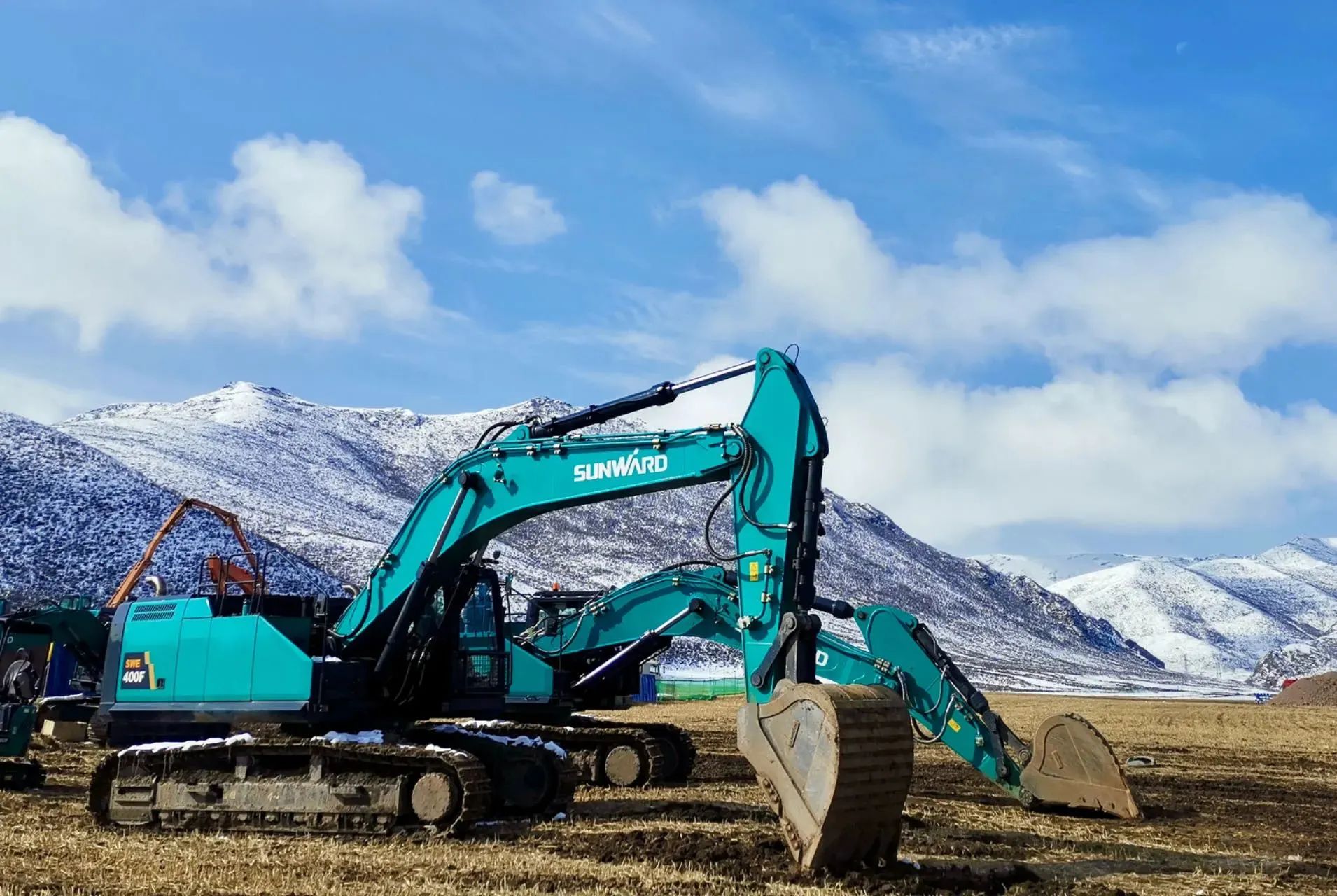 口碑超赞！3044am永利集团智能SWE400F挖掘机荣获工程机械明星产品大奖