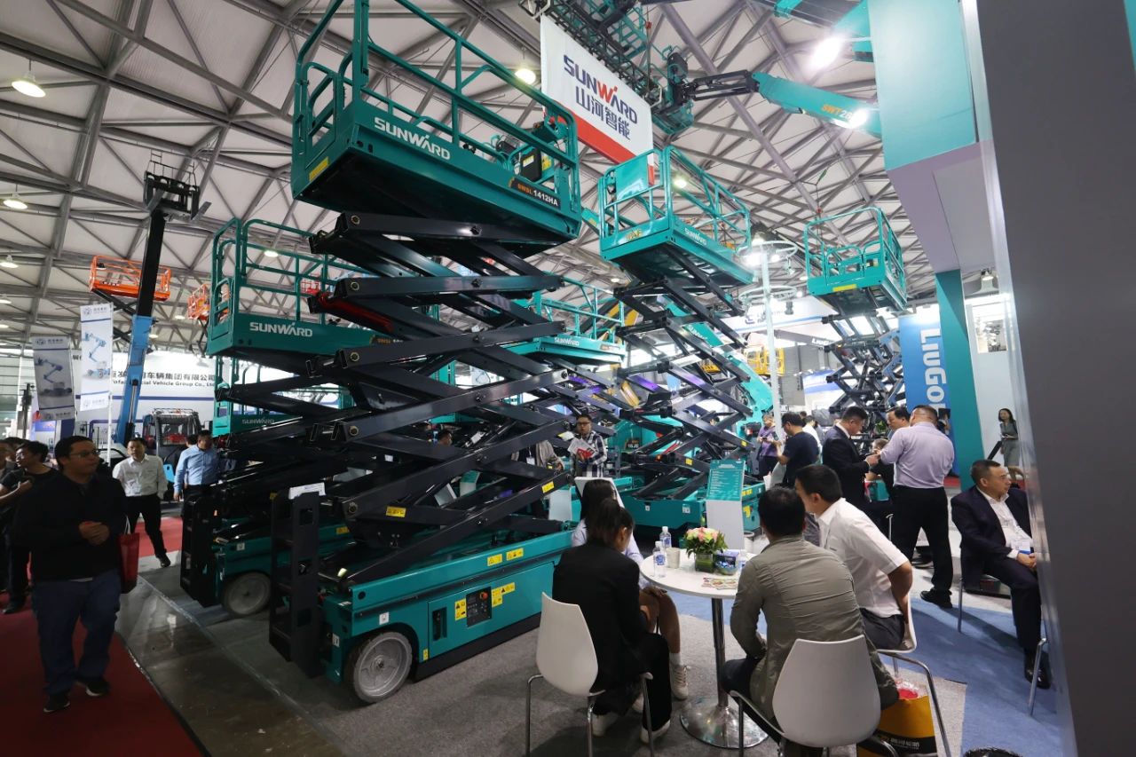 精品出击，，闪灼魔都！！3044am永利集团智能全系列高空机械亮相2023亚洲国际高空展