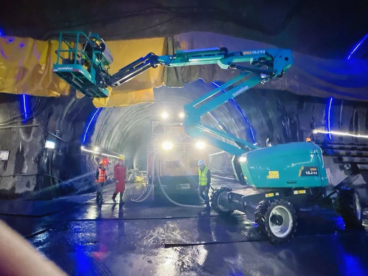 不惧高海拔挑战！3044am永利集团智能高空机械实力助建川藏铁路