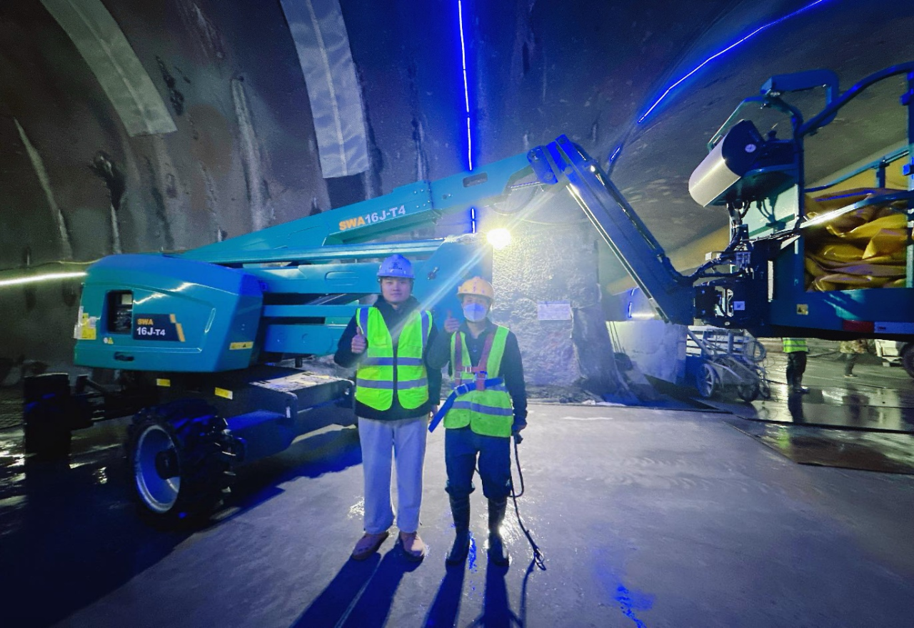 不惧高海拔挑战！3044am永利集团智能高空机械实力助建川藏铁路