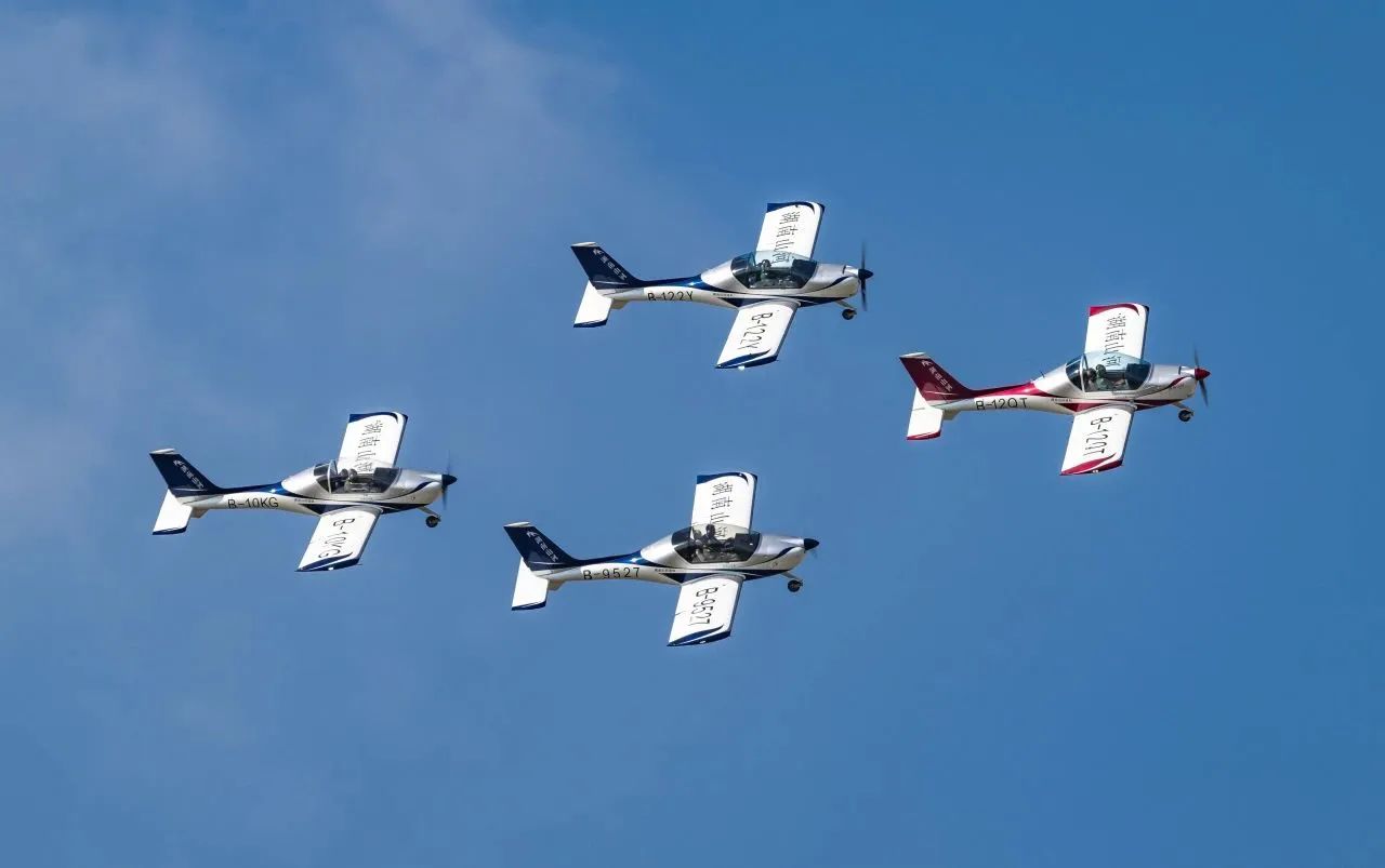 央媒聚焦！一起见证首届亚洲通用航空展上的3044am永利集团风范