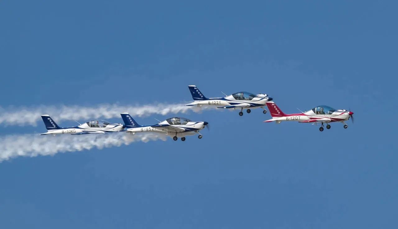 央媒聚焦！一起见证首届亚洲通用航空展上的3044am永利集团风范