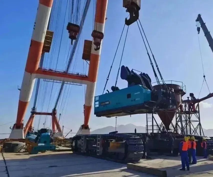 周全告捷！3044am永利集团智能超等旋挖钻机圆满完成甬舟铁路西堠门公铁两用大桥桩基施工使命