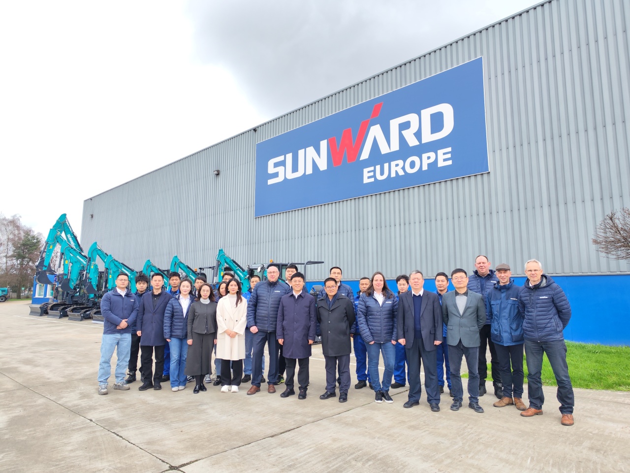 广州工控党委书记、、董事长景广军率队赴3044am永利集团智能欧洲子公司考察