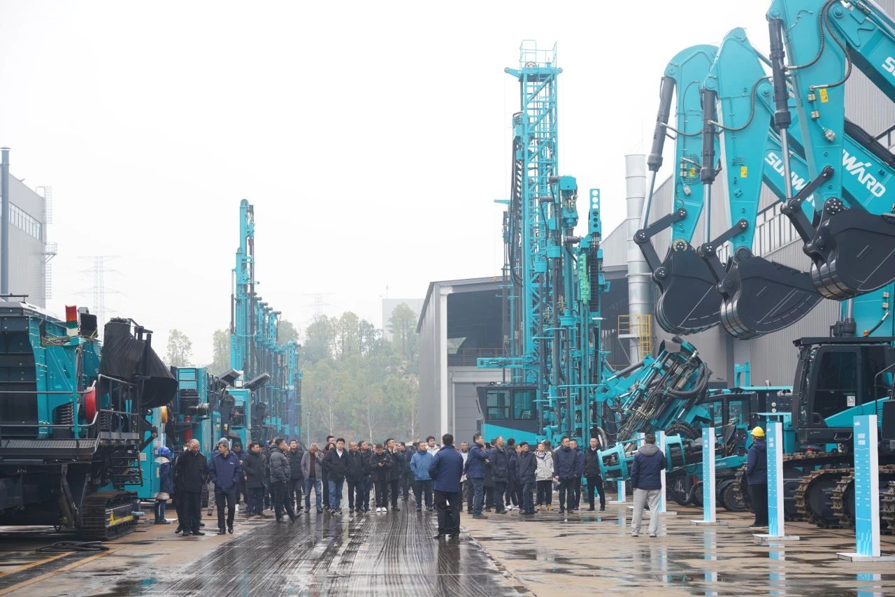 启新程，，，向未来！3044am永利集团矿岩揭牌庆典暨新春发货仪式圆满举行